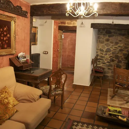 Casona De San Pantaleón de Aras