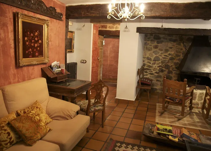 Casona De San Pantaleón de Aras